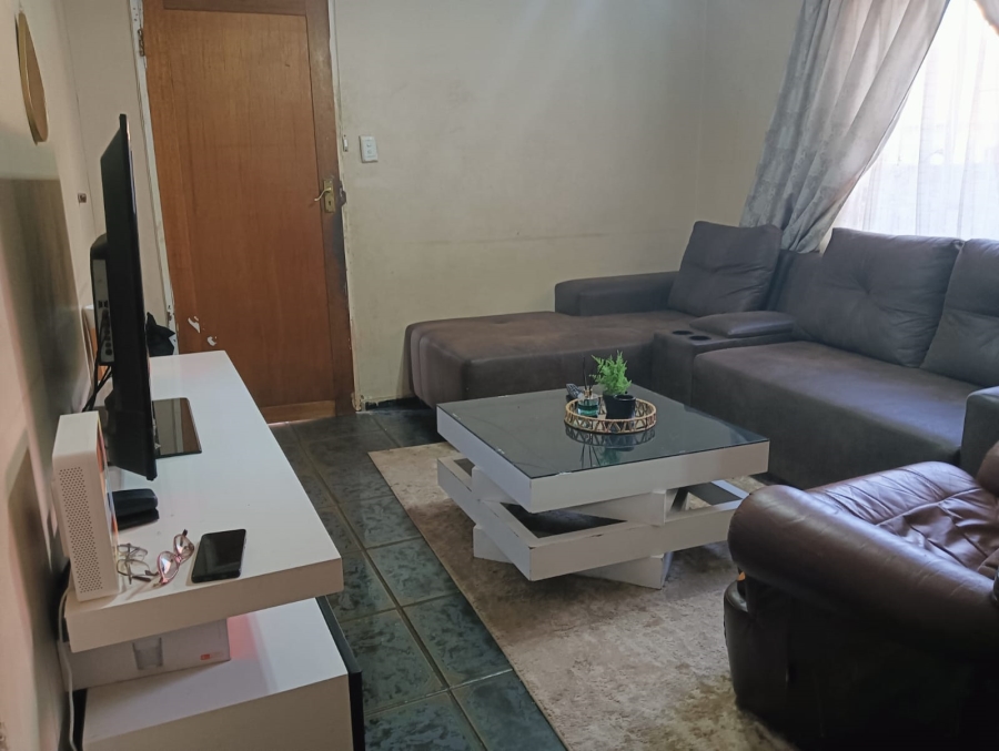 2 Bedroom Property for Sale in Geelhoutpark North West